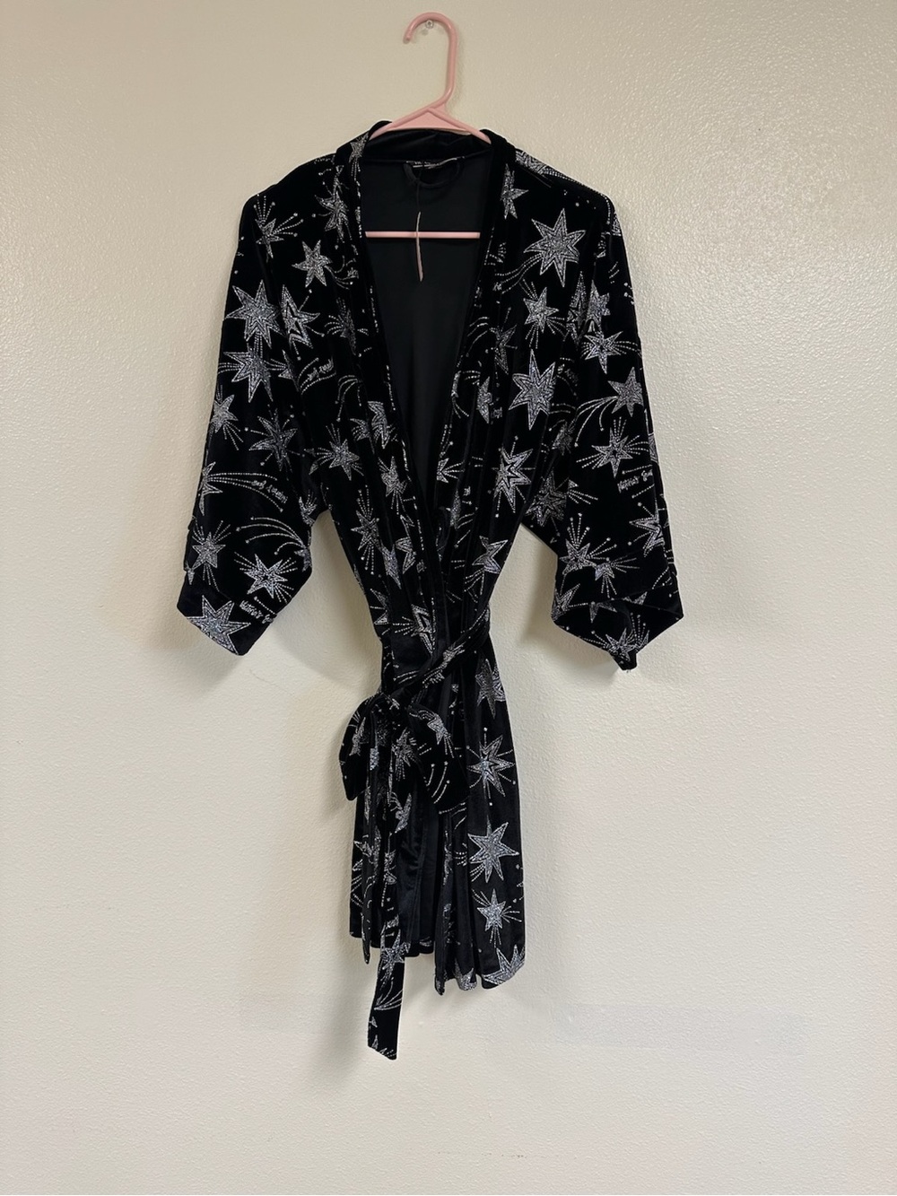 Victoria’s Secret Silver Glitter Star Pattern Black Velvet Kimono Robe